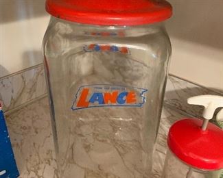 Vintage House of lance Cookie jar just in time for the holiday season. 