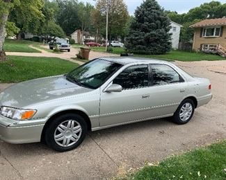 2000 Toyota Camry LE
87,301 miles (2.2 L/4 cyl)
2nd owner
Clean title