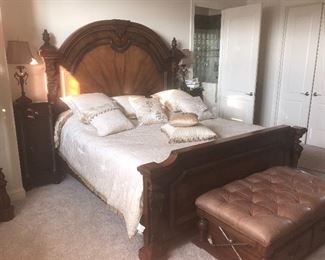 Henredon King Headboard with foot board and side rails (mattress and bedding separate) 