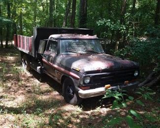 1970 Ford Dump Truck. New battery and alternator. Battery is approx. 6 months old.