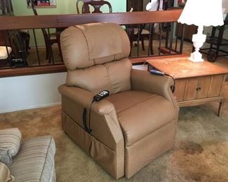 Power Lift & Recline Chair. Heat, Wave, & Pulse Settings. Newer, Purchase 1 year ago. Barely used.
Lot Number: 8