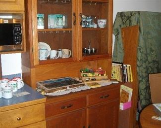 Hutch - great display and storage