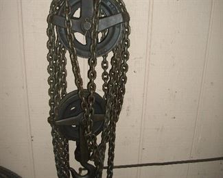 Awesome chain and pulley set.  Pretty heavy.