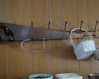saws, baskets