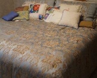 king bed, comforter set, throw pillows