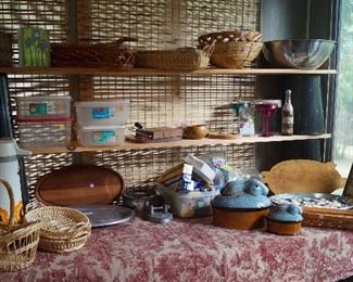 baskets, kitchen items