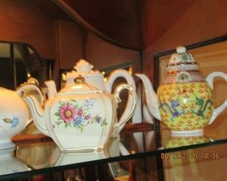 tea pots and cups 