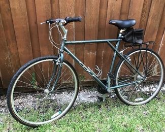 Men’s hybrid bike — ready to ride