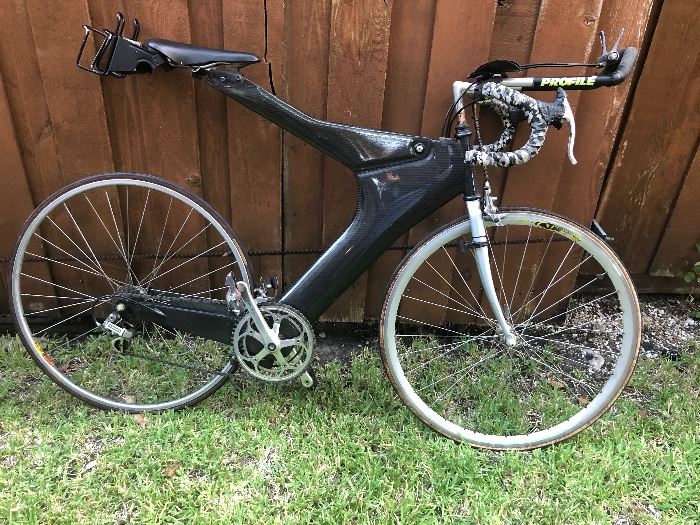 Racing triathlon bike with Zipp frame.  Refresh a bit or use for parts,