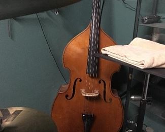 Stand up vintage bass