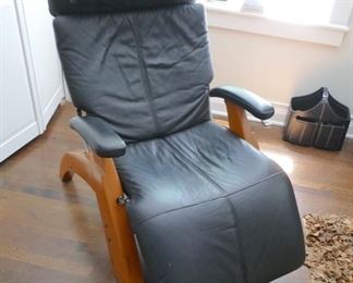 Blk. leather gravity chair.