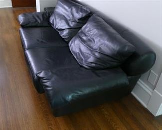 Matisse blk. leather sofa.