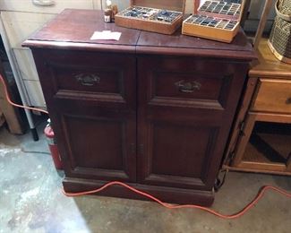 Mahogany hi-fi stereo with cabinet