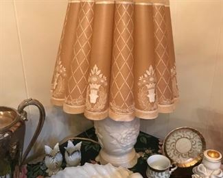 Exceptional Alacite Alladin electric lamp with original paper parchment shade and matching finial. 