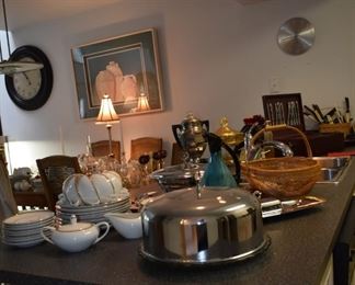 Overview Silveware, Glasware, China, Knives, Pitcher, Cake Plate