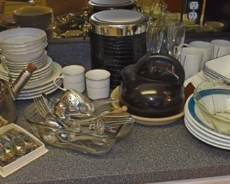 China, Utensils, Serving Pieces, Tea Kettles, Ice Bucket, Dishes