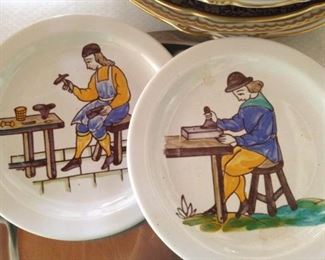 The cobbler pictured to the left (one of 6 salad plates)