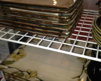 Gourmet Basics "Emory" square plates