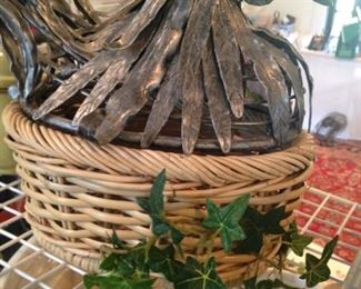 Metal rooster basket cover