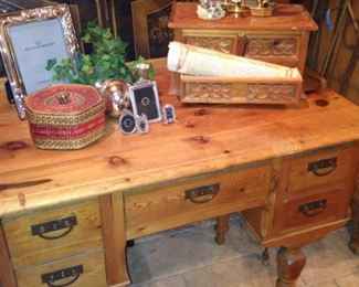 Pine 5-drawer desk/vanity