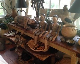 Very long table; Santos; pottery; miscellaneous decor