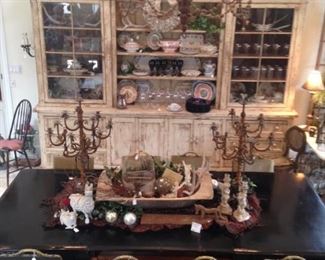 Incredible dining table that seats 12 comfortablely
