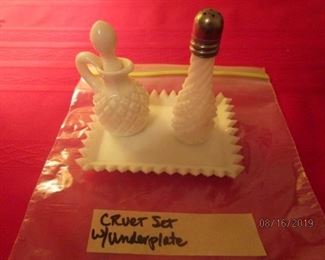 Cruet set with underplate