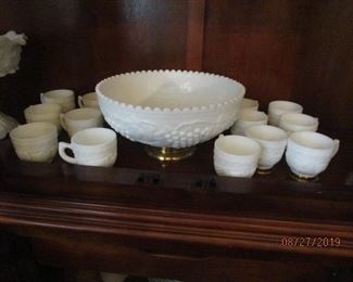 Beautiful Punch bowl with gold rim.  11 cups