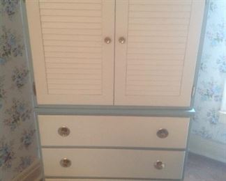 1950's chest of drawers...beautiful shape.  Has two matching three drawers chests.   Presale...$95