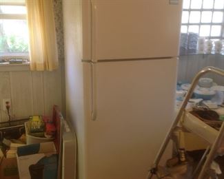 Another refrigerator.....presale $100....works