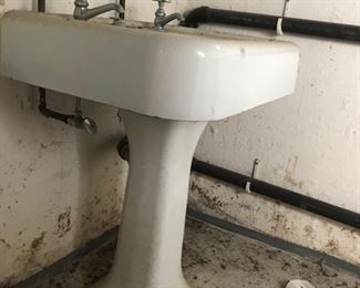 *PRESALE ITEM!* Vintage pedestal sink - $80
