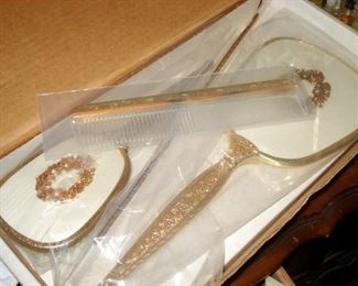 New In Box Vanity Mirror Set