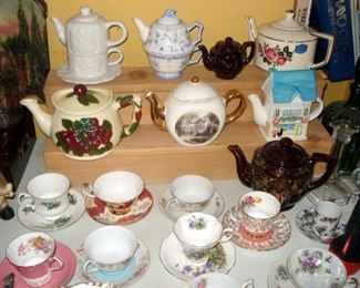 Teapot & Teacups & Saucers