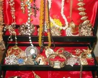 Retro & Vintage Costume Jewelry