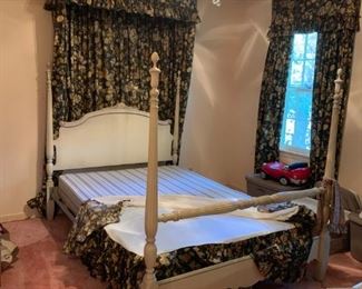 #42 Basset full white French Provencal 4 post bed $75.00