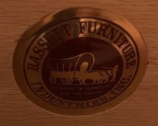 #24 Bassett white French provincial chest of drawers 6 40x20x52 $100.00