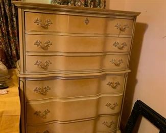 #24 Bassett white French provincial chest of drawers 6 40x20x52 $100.00