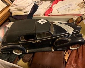 #80 model car Signature 1:18 1939 cadillac model $30.00