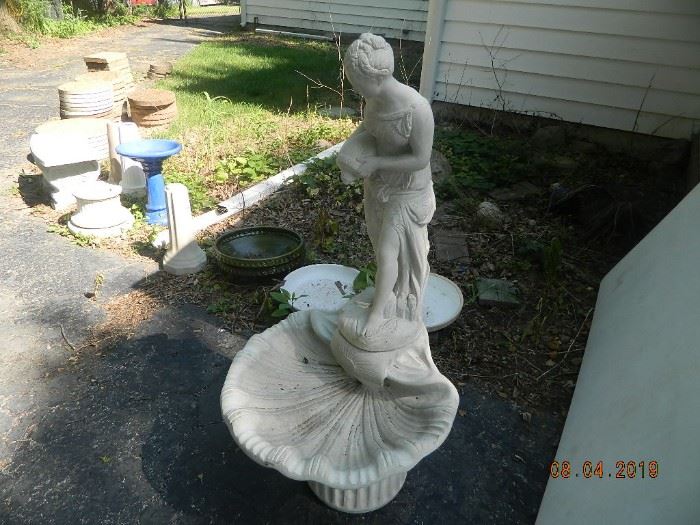 Henry Studio Chicago outdoor fountain