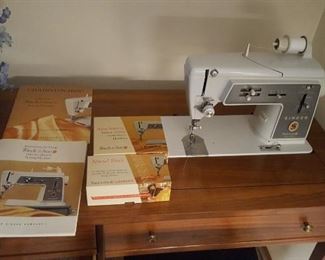 Singer touch n sew 600e  Like new condition