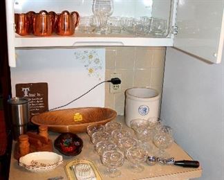 Kitchen - lots of vintage kitchenware!