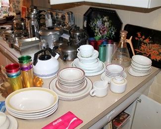 Kitchen - lots of vintage kitchenware!