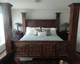 Wonderful 4-poster king size mahogany bed.