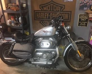 This item is offered for presale.  Inquiries can be made via text to 251.525.0966.  (2000 XL1200 Harley Davidson.  Runs Great.  Clean Title.) 