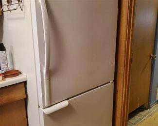 Amana refrigerator