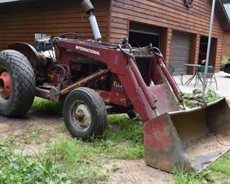INTERNATIONAL 3414 W/LOADER