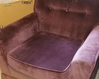 Purple Club Chair in velour and it is comfortable 