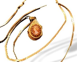 Vintage 14K Cameo locket (opens) on chain.