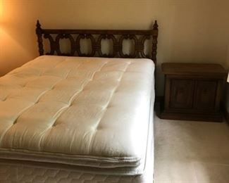 Queen Bed & Nightstands Set https://ctbids.com/#!/description/share/208674