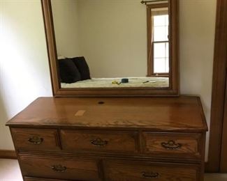 Dresser w/mirror https://ctbids.com/#!/description/share/208677